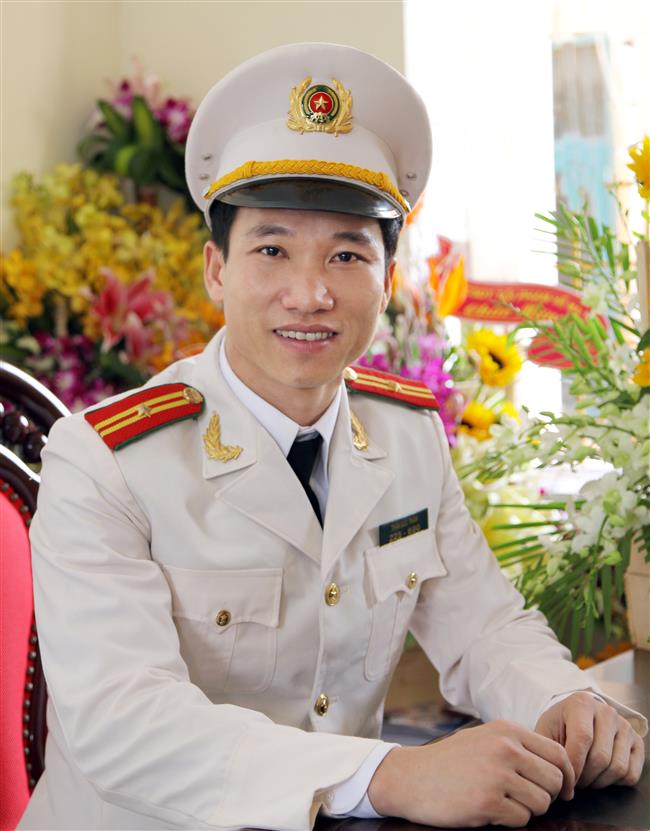 Trung tá Trần Đức Thân,  Phó Trưởng CATP Vinh