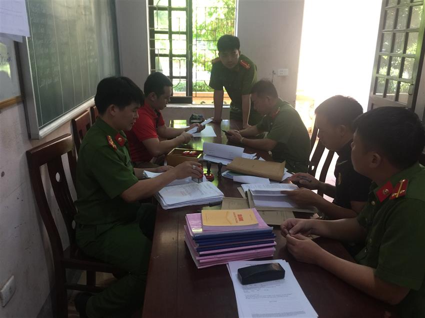 Đội Cảnh sát ĐTTP về Hình sự - Kinh tế -        Ma túy Công an huyện Tương Dương            họp bàn kế hoạch phá án