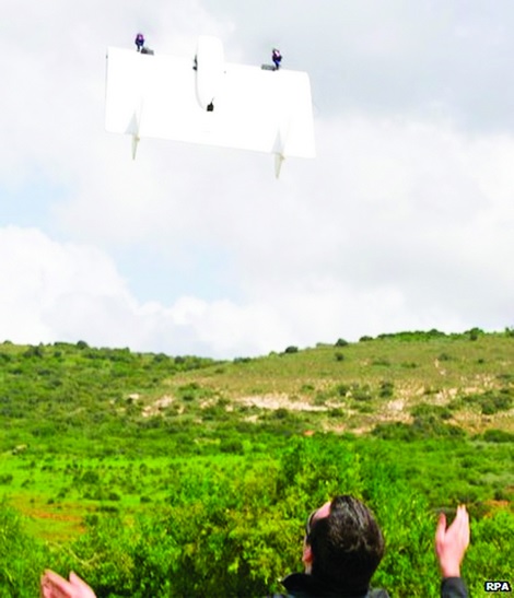 Nhân viên RPA đang thử nghiệm Skate UAV cho các khu bảo tồn ở châu Phi