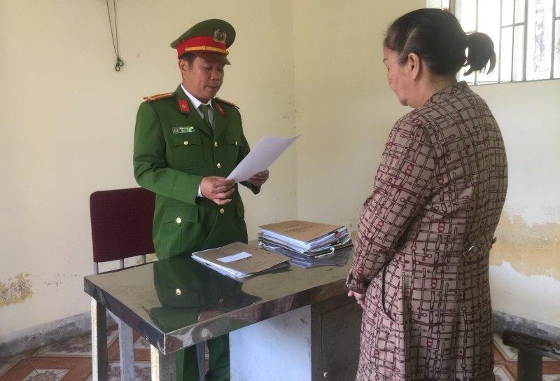 Cơ quan Cảnh sát điều tra Công an tỉnh Quảng Bình tống đạt quyết định khởi tố vụ án hình sự, khởi tố bị can đối với Mai Thùy Linh về tội lừa đảo chiếm đoạt tài sản.