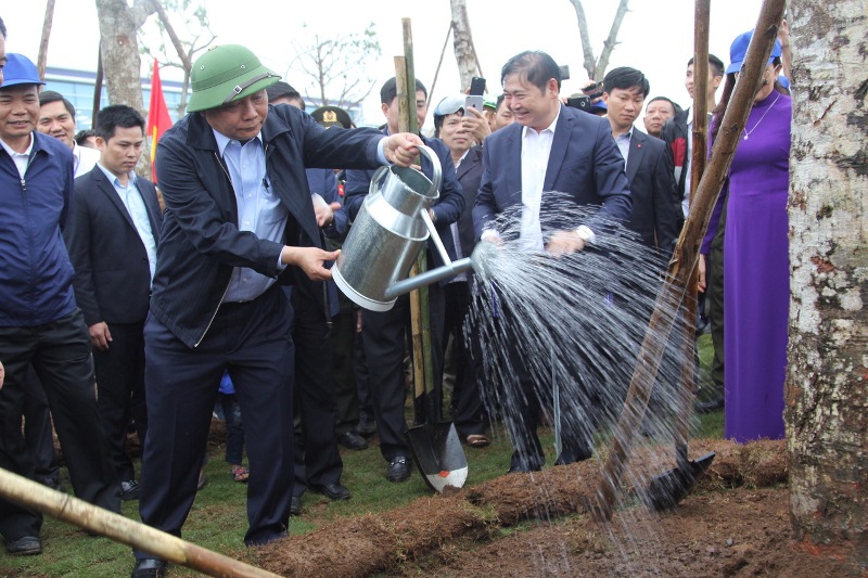Thủ tướng Nguyễn Xuân Phúc phát động Tết trồng cây 2019 tại Nghệ An.