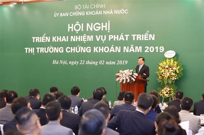 Bộ trưởng Bộ Tài chính Đinh Tiến Dũng phát biểu tại hội nghị. Ảnh: VGP/Thành Chung