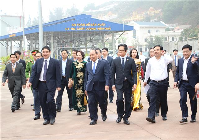 Thủ tướng Chính Phủ Nguyễn Xuân Phúc và đoàn công tác dự lễ khánh thành Tổng kho xăng dầu lớn nhất Bắc Trung bộ