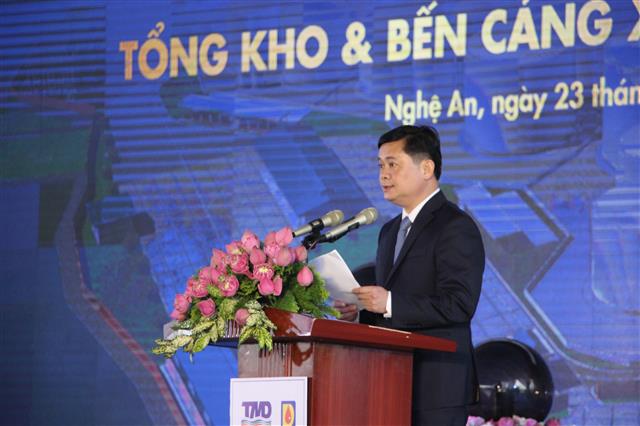 Đồng chí Thái Thanh Quý - Chủ tịch UBND tỉnh Nghệ An khẳng định vai trò quan trọng của Tổng kho xăng dầu DCK trong phát triển kinh tế - xã hội của tỉnh