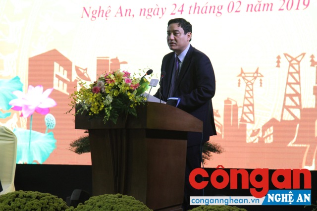 Đồng chí Nguyễn Đắc Vinh, Bí thư Tỉnh ủy phát biểu tại Hội nghị