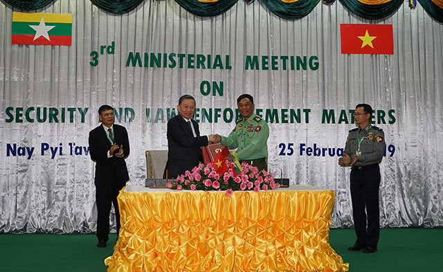 Bộ trưởng Tô Lâm và Bộ trưởng Ki-ô Suề ký thỏa thuận sửa đổi, bổ sung Hiệp định giữa Chính phủ nước CHXHCN Việt Nam và Chính phủ CHLB Myanmar trong lĩnh vực phòng, chống tội phạm.
