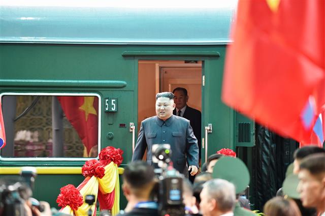 Chủ tịch Triều Tiên Kim Jong-un đến ga Đồng Đăng, Lạng Sơn. Ảnh VGP