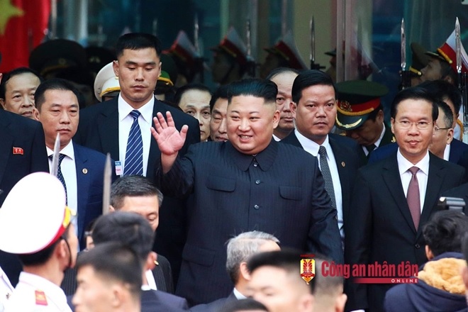 Sáng ngày 26-2, Chủ tịch Triều Tiên Kim Jong-un đặt chân đến ga Đồng Đăng (Lạng Sơn), bắt đầu chuyến công du tới Việt Nam để tham dự Hội nghị thượng đỉnh lần 2 với Tổng thống Mỹ Donald Trump tại Hà Nội.