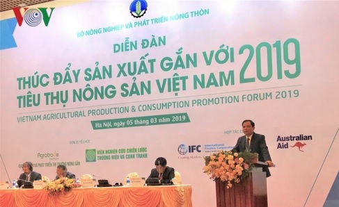 Bộ trưởng Bộ Nông nghiệp và Phát triển nông thôn Nguyễn Xuân Cường phát biểu tại diễn đàn.
