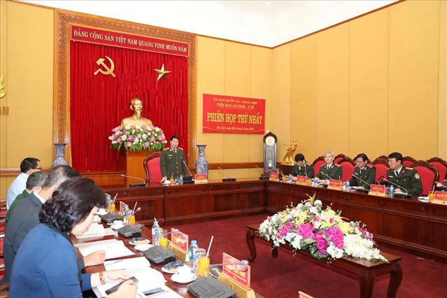 Thượng tướng Bùi Văn Nam, Trưởng Tiểu ban An ninh - Y tế phát biểu kết luận phiên họp thứ nhất.