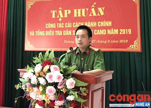 Trung tá Nguyễn Văn Sơn, Phó trưởng Công an thị xã Hoàng Mai khai mạc tại buổi tập huấn
