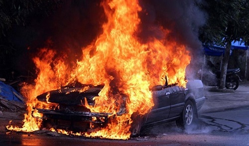 Ảnh minh họa: Đôi khi, nguyên nhân gây cháy xe ô tô lại rất... lãng xẹt.