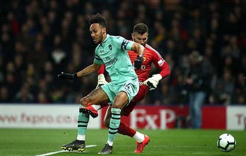 Aubameyang tận dụng sai lầm ngớ ngẩn của Foster để Arsenal dẫn bàn