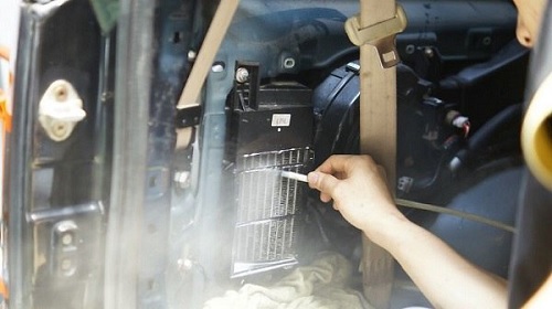 Điều hòa trên xe ô tô là bộ phận rất quan trọng cần kiểm tra khi vào mùa nắng nóng. (Ảnh: KT)