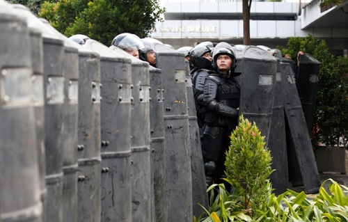Lực lượng cảnh sát được huy động tối đa để đảm bảo an ninh tại thủ đô. Ảnh: Reuters