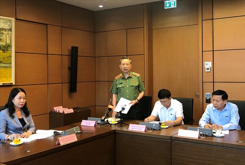 Bộ trưởng Bộ Công an Tô Lâm phát biểu tại phiên thảo luận tại Tổ của Quốc hội về Dự án Luật Xuất cảnh, nhập cảnh của công dân Việt Nam.