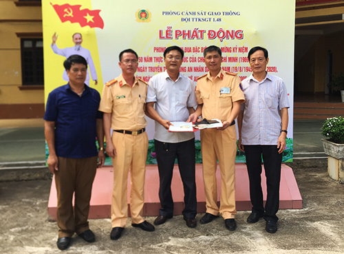 Đội TTKSGT 1.48 trao trả tài sản cho ông Phạm Hồng Sơn