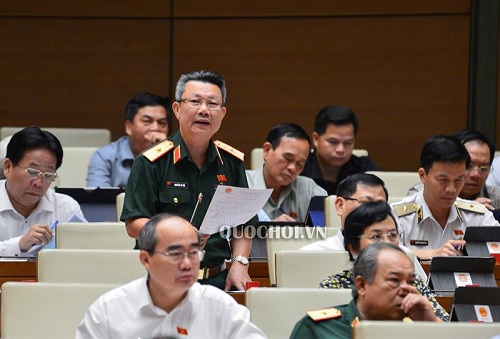 Đại biểu Nguyễn Sĩ Hội – Đoàn ĐBQH tỉnh Nghệ An, phát biểu ý kiến