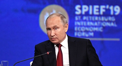 Tổng thống Vladimir Putin nhận định mối quan hệ Nga - Mỹ đang ngày càng xấu đi. (Ảnh: Sputnik/Grigory Sysoev)