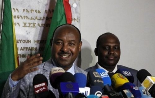Hòa giải viên người Ethiopia - ông Mohamoud Dirir phát biểu tại cuộc họp báo (Ảnh: Sudan Tribune)
