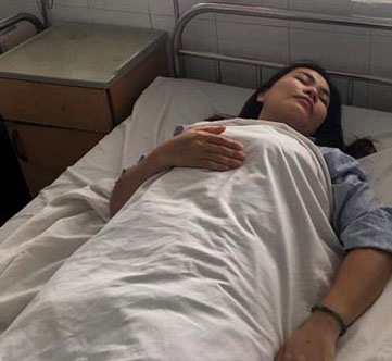 Điều dưỡng viên Nguyễn Thị Phương đang điều trị tại Bệnh viện Đa khoa tỉnh