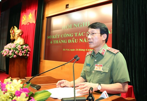 Trung tướng Lương Tam Quang, Chánh Văn phòng Bộ Công an phát biểu tại Hội nghị.