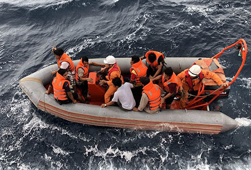 Lực lượng tìm kiếm cứu nạn tiến hành tìm kiếm 9 nạn nhân mất tích tại vùng đảo Bạch Long Vỹ