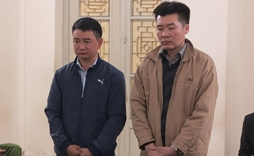 Hai bị cáo Thanh và Chung tại phiên xử sơ thẩm.