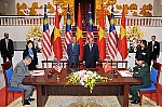 Thủ tướng Nguyễn Xuân Phúc hội đàm với Thủ tướng Malaysia