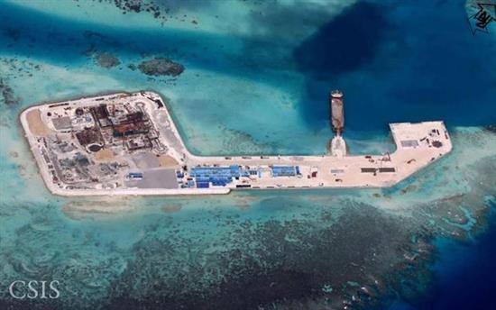 Hình ảnh vệ tinh cho thấy Trung Quốc cải tạo phi pháp một bãi đá ở Biển Đông. Ảnh: CSIS.