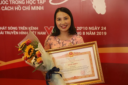 Cô giáo Trần Thị Thuý là điển hình tiên tiến được vinh danh tại giao lưu điển hình toàn quốc học tập và làm theo tư tưởng, đạo đức, phong cách Hồ Chí Minh năm 2019.
