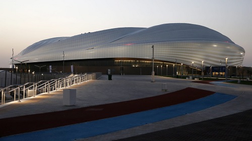 Bề ngoài SVĐ Al Janoub. Sân  có 40.000 chỗ ngồi, được thiết kế lấy cảm hứng từ những cánh buồm của con tàu Arab truyền thống. Đây là SVĐ đầu tiên phục vụ World Cup 2022 hoàn thành và được khai trương hồi tháng 5/2019. Nguồn: FIFA.com