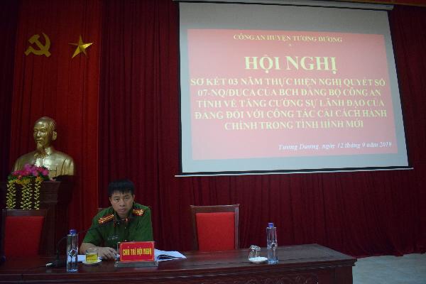 Đồng chí Thượng tá Trần Phúc Tú - Trưởng Công an huyện chủ trì Hội nghị