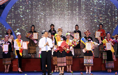 Thí sinh Hà Thảo Danh, huyện Con Cuông đã đạt giải Nhất Hội thi “Nét đẹp các dân tộc thiểu số” tỉnh Nghệ An năm 2019