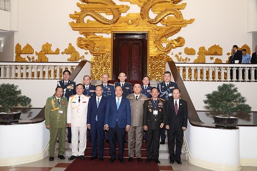 Thủ tướng Nguyễn Xuân Phúc, Thứ trưởng Lê Quý Vương cùng các Trưởng đoàn.