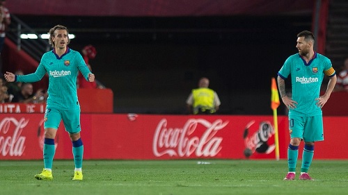 Messi và Griezmann bất lực chứng kiến Barca chưa thắng trận nào trên sân khách từ đầu mùa. (Ảnh: Getty).