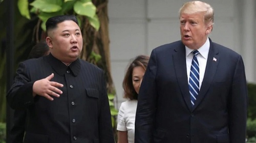 Nhà lãnh đạo Triều Tiên Kim Jong-un (trái) và Tổng thống Mỹ D.Trump tiến hành Hội nghị thượng đỉnh lần thứ 2 vào tháng 2/2019. (Ảnh: Reuters)