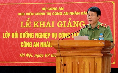 Thứ trưởng Lương Tam Quang phát biểu tại Lễ khai giảng.