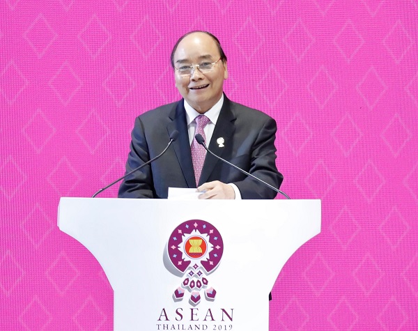 Thủ tướng công bố Chủ đề Năm ASEAN 2020 do Việt Nam làm Chủ tịch. Ảnh: VGP