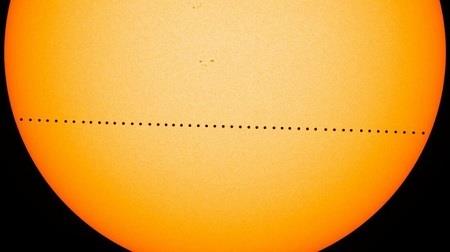 Hình ảnh minh họa hiện tượng sao Thủy đi ngang qua Mặt trời của NASA