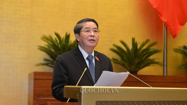 Chủ nhiệm Ủy ban Tài chính – Ngân sách Nguyễn Đức Hải trình bày Báo cáo 