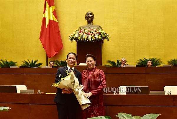 Chủ tịch Quốc hội Nguyễn Thị Kim Ngân cùng tân Chủ nhiệm Ủy ban Pháp luật khóa XIV của Quốc hội Hoàng Thanh Tùng