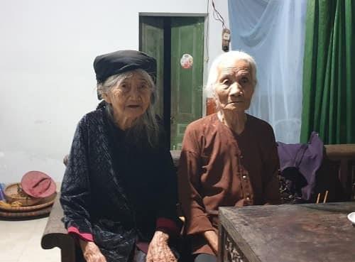 Đôi bạn già: cụ Đào Thị Thuận và cụ Lương Thị Nghi