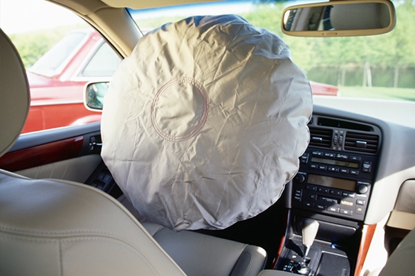 Túi khí được thiết kế để bảo vệ người ngồi trên xe.