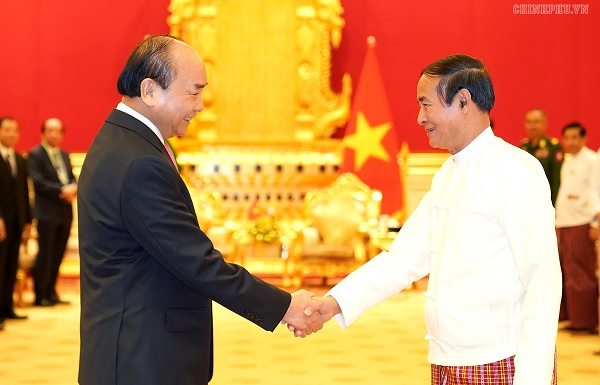 Thủ tướng Nguyễn Xuân Phúc hội kiến Tổng thống U Win Myint. Ảnh: VGP/Quang Hiếu