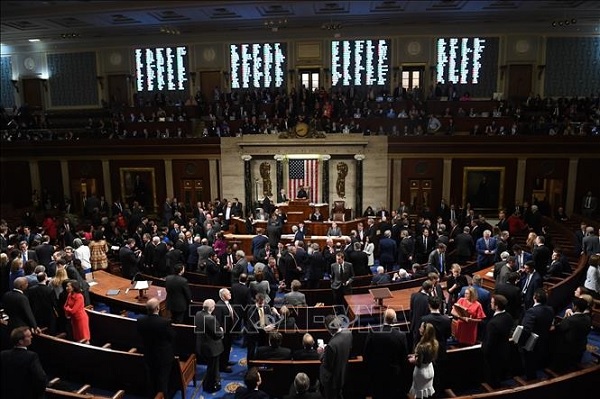Toàn cảnh phiên bỏ phiếu tại Hạ viện Mỹ, Washington DC, ngày 18/12/2019. (Ảnh: AFP/TTXVN)