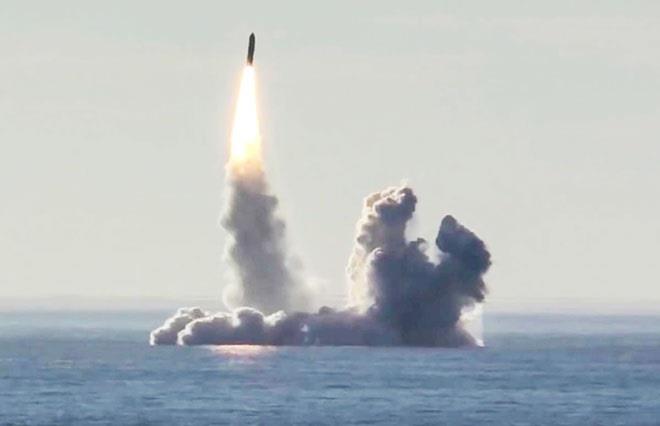 Một vụ phóng thử tên lửa Bulava của Nga trên biển Bạch Hải hồi tháng 5/2018.