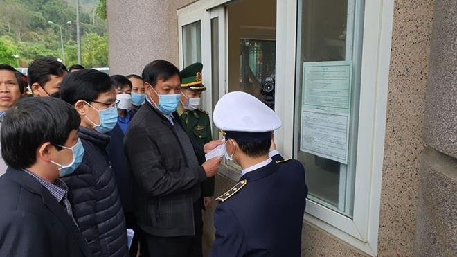 Lãnh đạo Bộ Y tế đi kiểm tra công tác phòng chống dịch do Covid-19 tại Cửa khẩu Quốc tế Thanh Thủy, Hà Giang