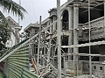 Sập mái chờ công trình trụ sở UBND xã, 1 người đàn ông tử vong
