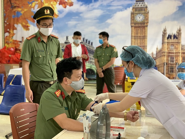 Nghệ An: Hàng trăm CBCS đăng ký hiến máu giúp đỡ đồng đội